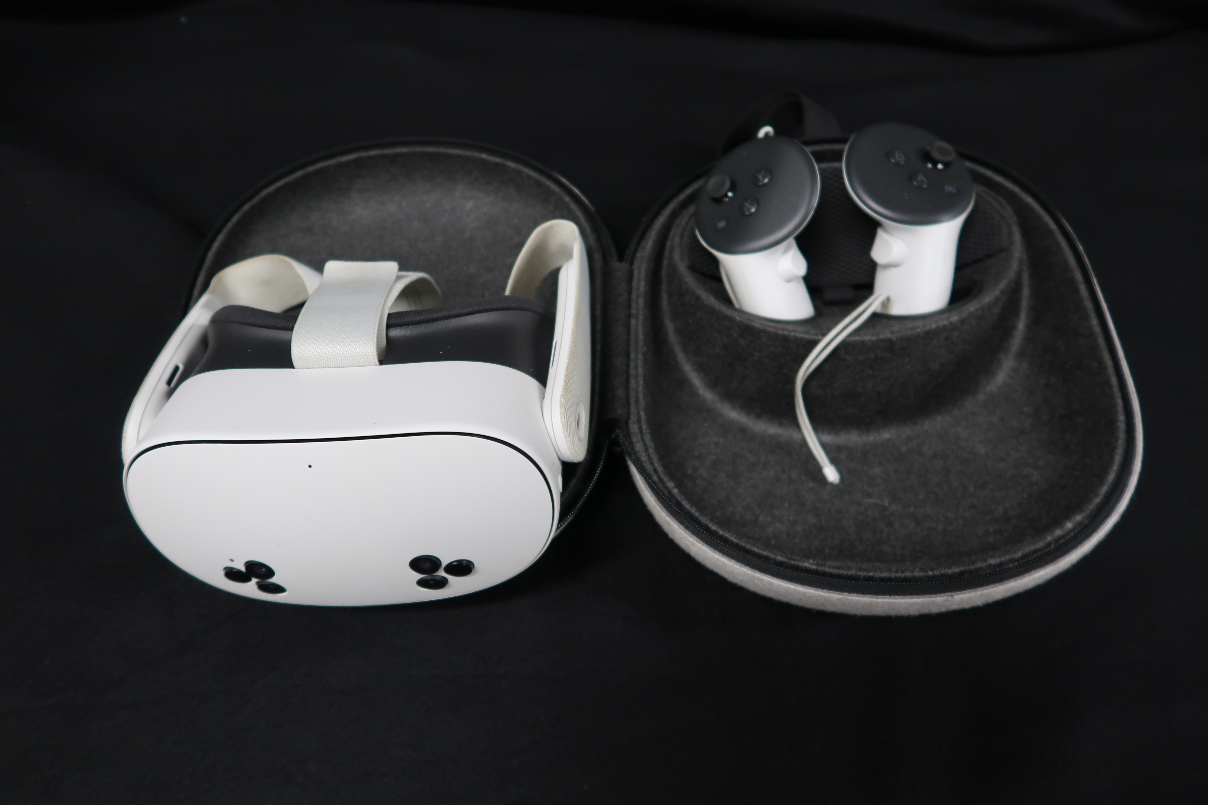 Meta Quest 3S - Meta Quest 3S All-in-One Headset w/ Case (Model number P97)